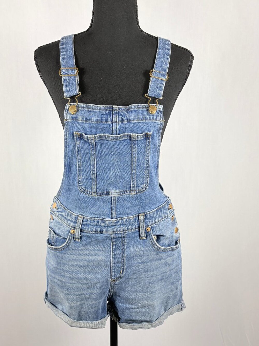 Universal Thread | Denim Overall Shorts | Women’s 6/28R | Medium Wash
